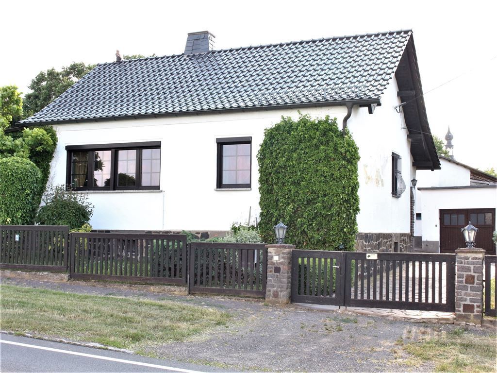 Einfamilienhaus zum Kauf 199.000 € 6 Zimmer 145 m²<br/>Wohnfläche 1.210 m²<br/>Grundstück Schönbach Colditz 04680