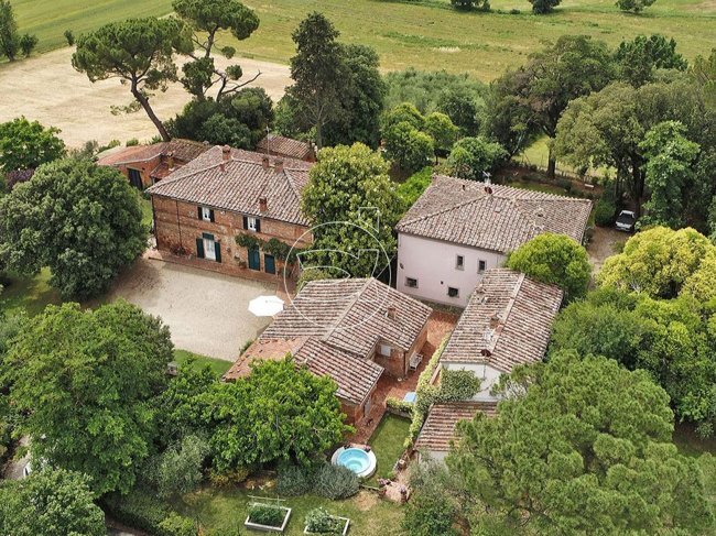Einfamilienhaus zum Kauf 900 m² 30.000 m² Grundstück Arezzo