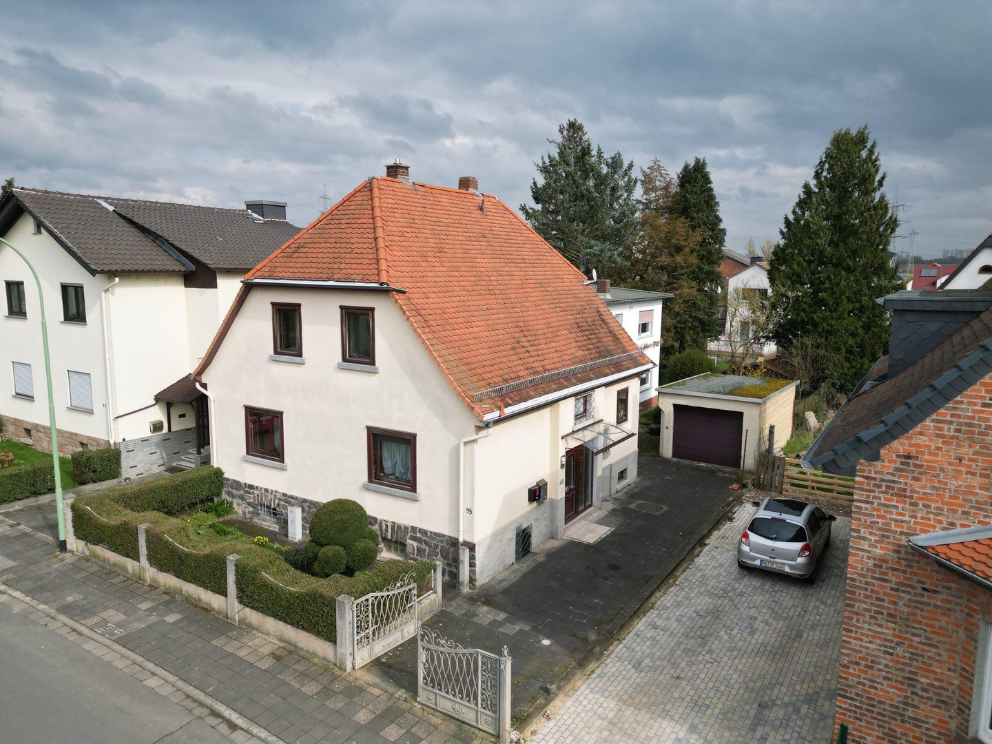 Mehrfamilienhaus zum Kauf Provisionsfrei 395.000 € 8 Zimmer 202 m²<br/>Wohnfläche 378 m²<br/>Grundstück Wetteraustr. 95 Fauerbach Friedberg 61169