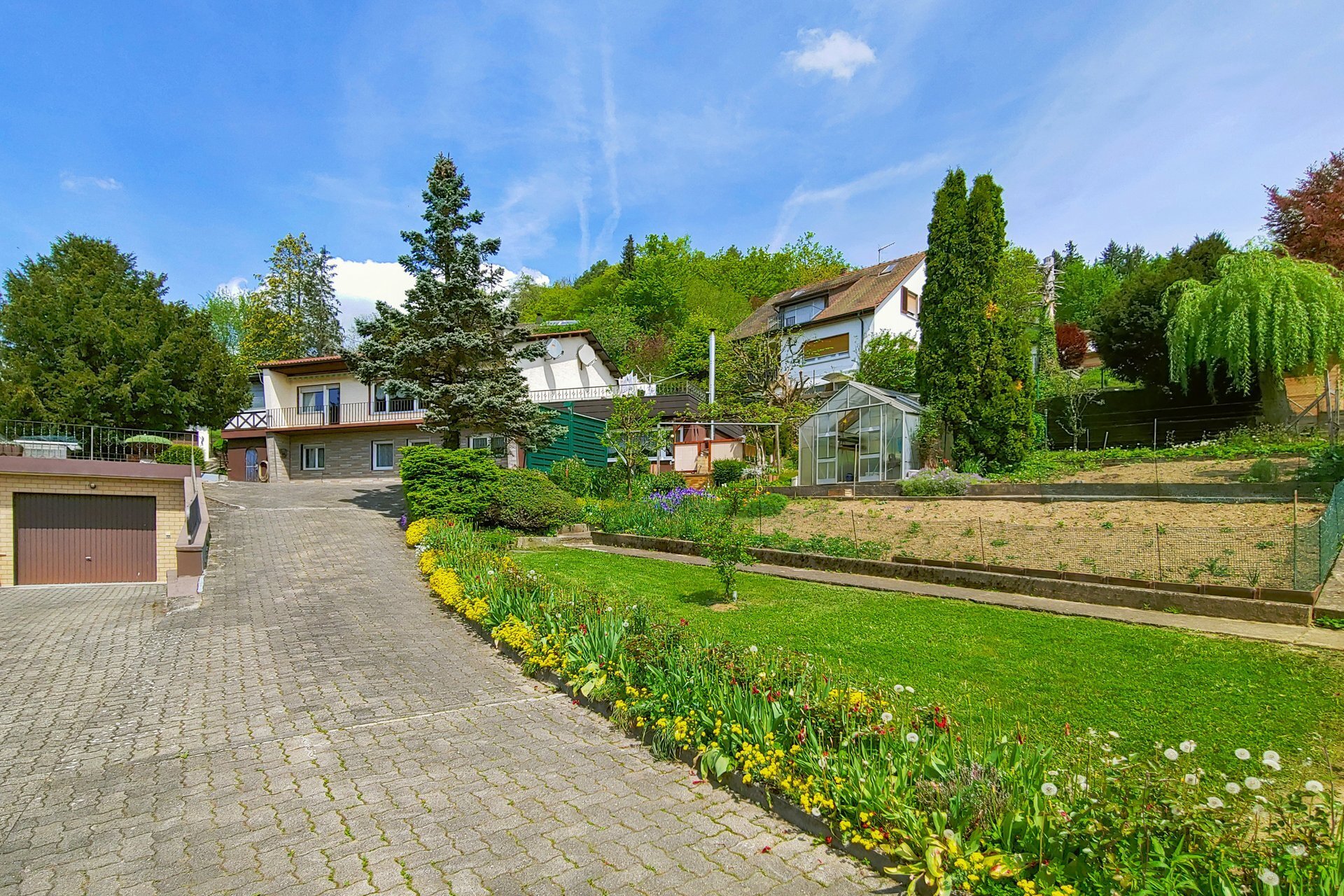 Mehrfamilienhaus zum Kauf 999.000 € 6,5 Zimmer 190 m²<br/>Wohnfläche 2.255 m²<br/>Grundstück Hauingen Lörrach 79541