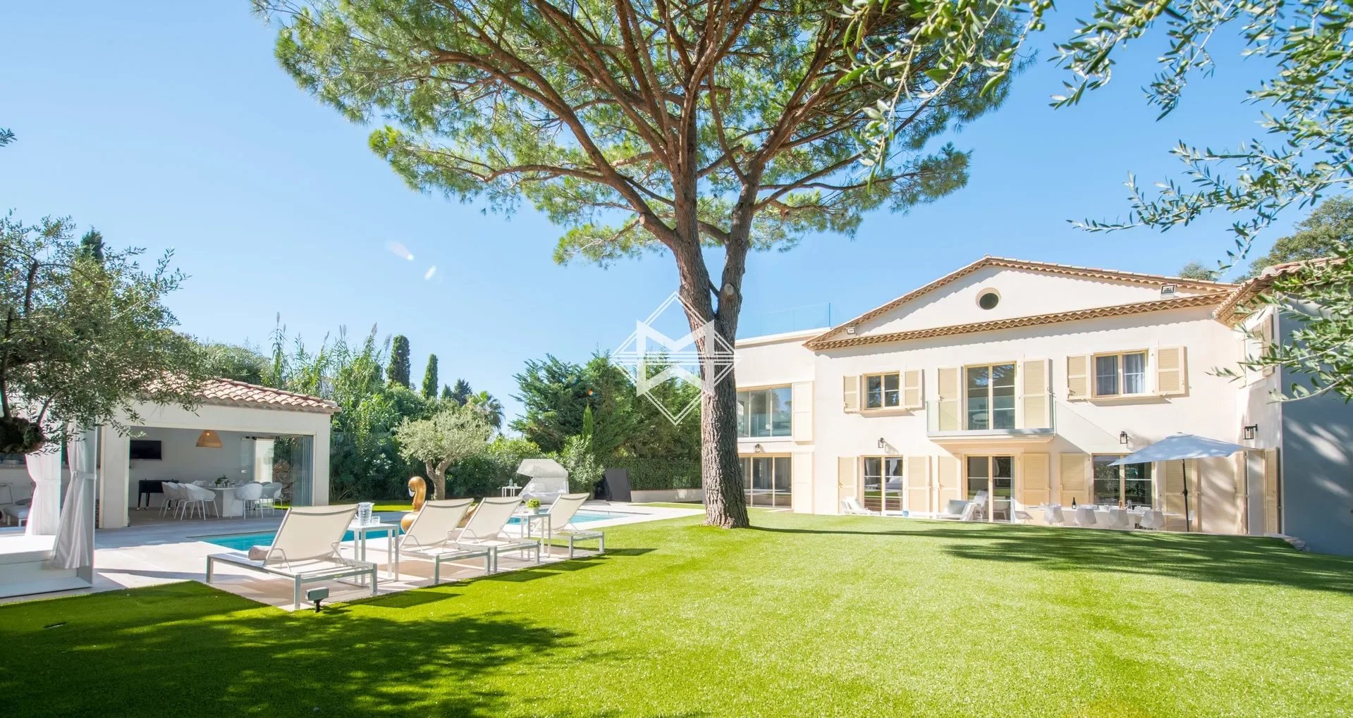 Villa zur Miete provisionsfrei 220.000 € 450 m²<br/>Wohnfläche 1.240 m²<br/>Grundstück Zone Est Diffuse Saint-Tropez 83990