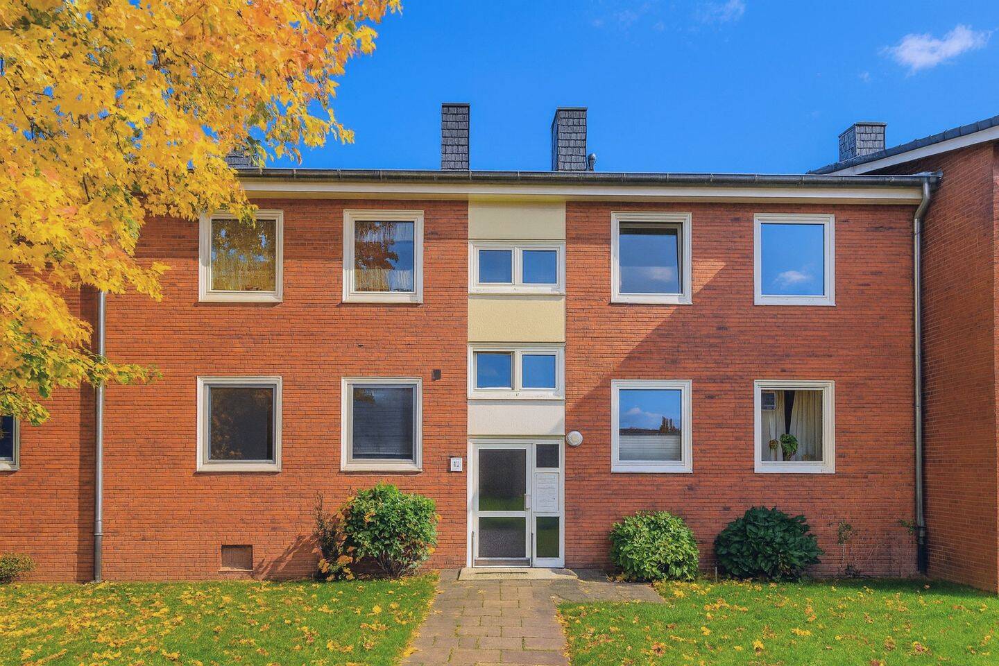 Seltene Gelegenheit !! Kernsanierte 3-Zimmer-Wohnung in idyllischer Mikrolage von Grolland!