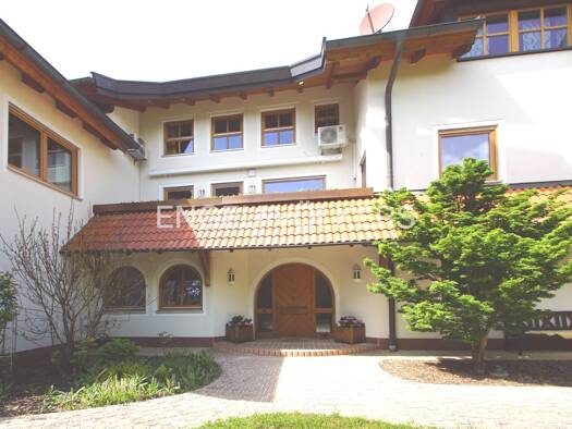 Haus zum Kauf 11 Zimmer 597 m² 17.320 m² Grundstück Etzelwang 92268