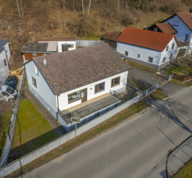 Bungalow zum Kauf 278.000 € 4 Zimmer 96 m² 655 m² Grundstück Muggenthaler Straße 33 Neuenhinzenhausen Altmannstein / Neuenhinzenhausen 93336