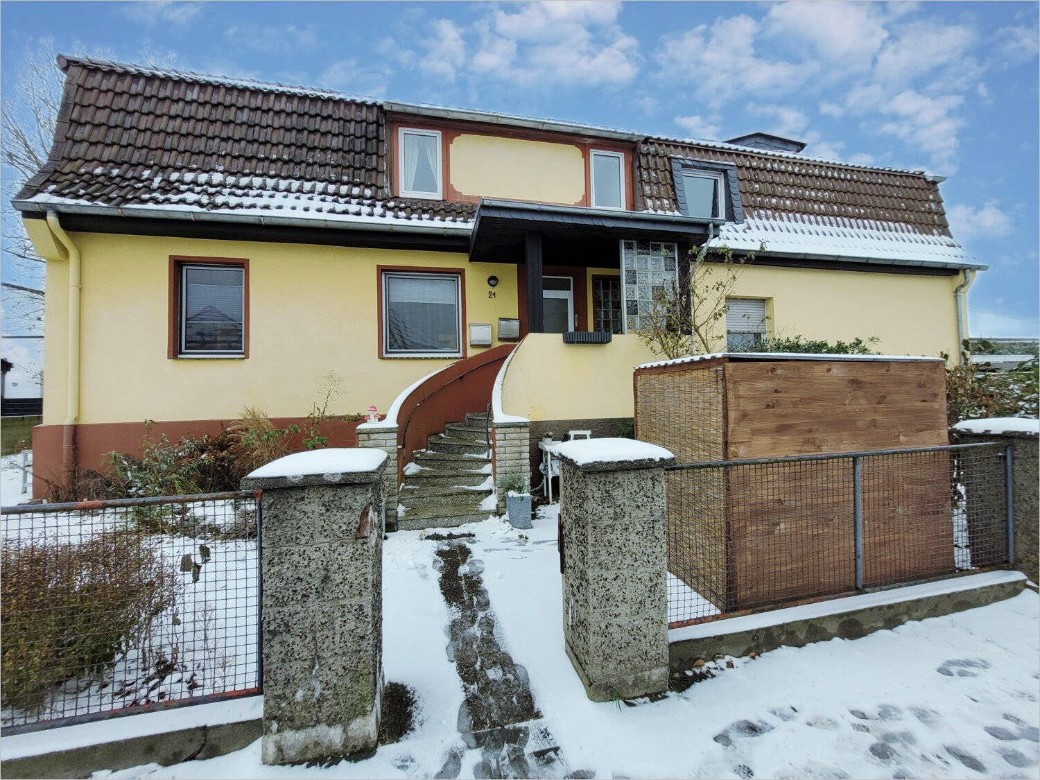Wohnung zum Kauf 99.000 € 2 Zimmer 62 m²<br/>Wohnfläche 1. Stock<br/>Geschoss Sandkamp Wolfsburg 38442