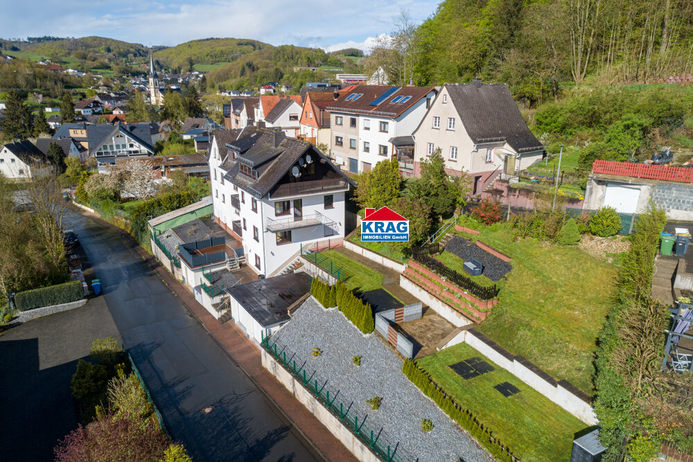 Doppelhaushälfte zum Kauf 150.000 € 6 Zimmer 141 m²<br/>Wohnfläche 470 m²<br/>Grundstück Auf dem Gründling / Weltersberg 15 Hartenrod Bad Endbach 35080