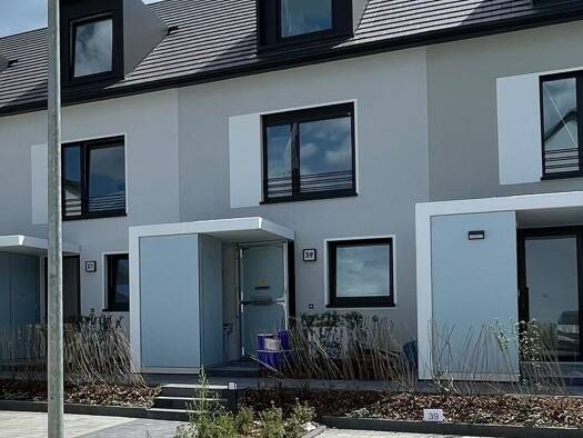 Reihenhaus zur Miete 2.050 € 5 Zimmer 145 m² 10.143 m² Grundstück frei ab sofort Schuckertstraße Stadeln Fürth 90765