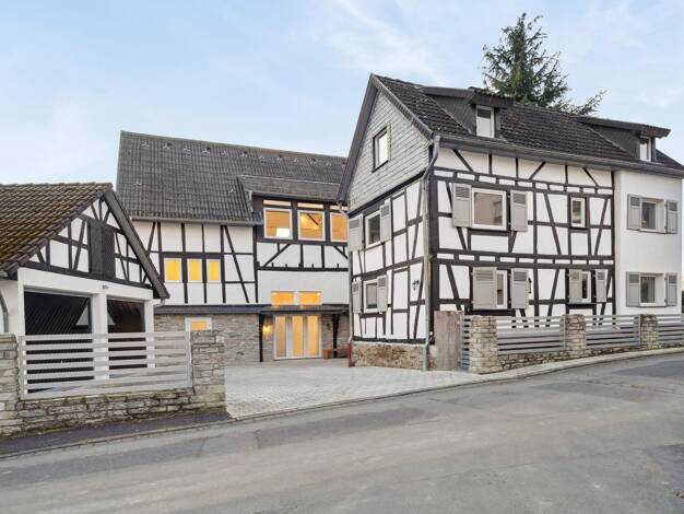 Mehrfamilienhaus zum Kauf als Kapitalanlage geeignet 569.000 € 11 Zimmer 429 m² 481 m² Grundstück Werschau Brechen 65611