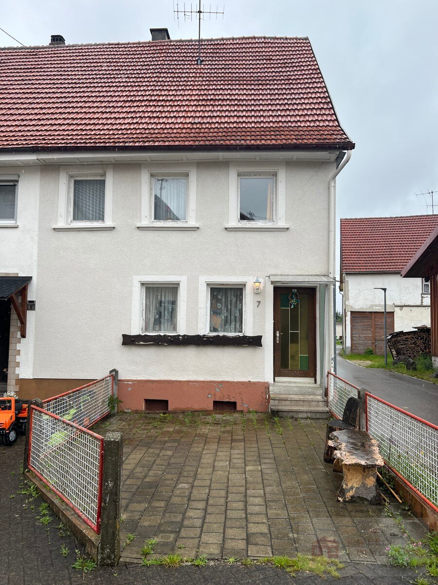 Einfamilienhaus zum Kauf 79.000 € 5 Zimmer 80 m²<br/>Wohnfläche 60 m²<br/>Grundstück Kolbingen 78600