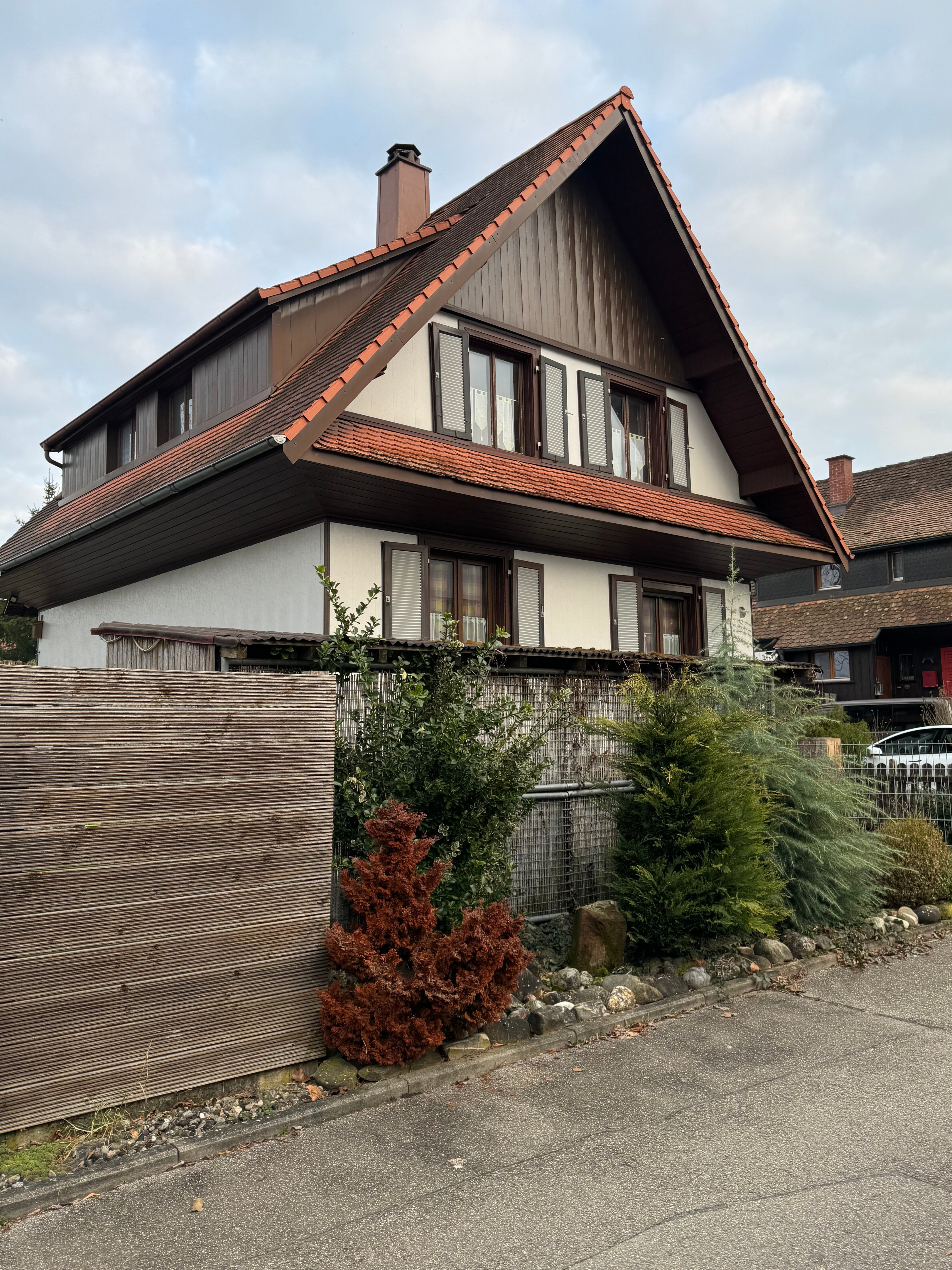 Einfamilienhaus zum Kauf 385.000 € 670 m²<br/>Grundstück Ab sofort<br/>Verfügbarkeit Rielasingen Rielasingen-Worblingen 78239