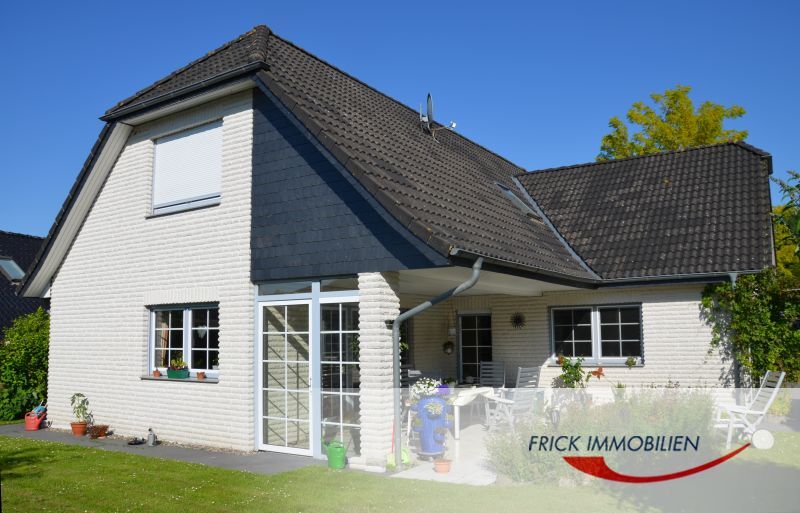 Einfamilienhaus zum Kauf 398.000 € 6 Zimmer 172 m²<br/>Wohnfläche 625 m²<br/>Grundstück Lensahn Lensahn 23738