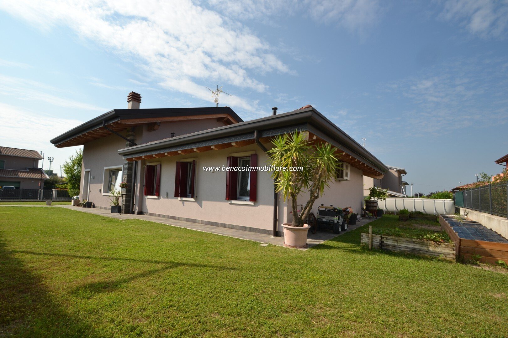 Villa zum Kauf 780.000 € 5 Zimmer 210 m²<br/>Wohnfläche 850 m²<br/>Grundstück ab sofort<br/>Verfügbarkeit via Edith Stein CASTELNUOVO DEL GARDA 37014