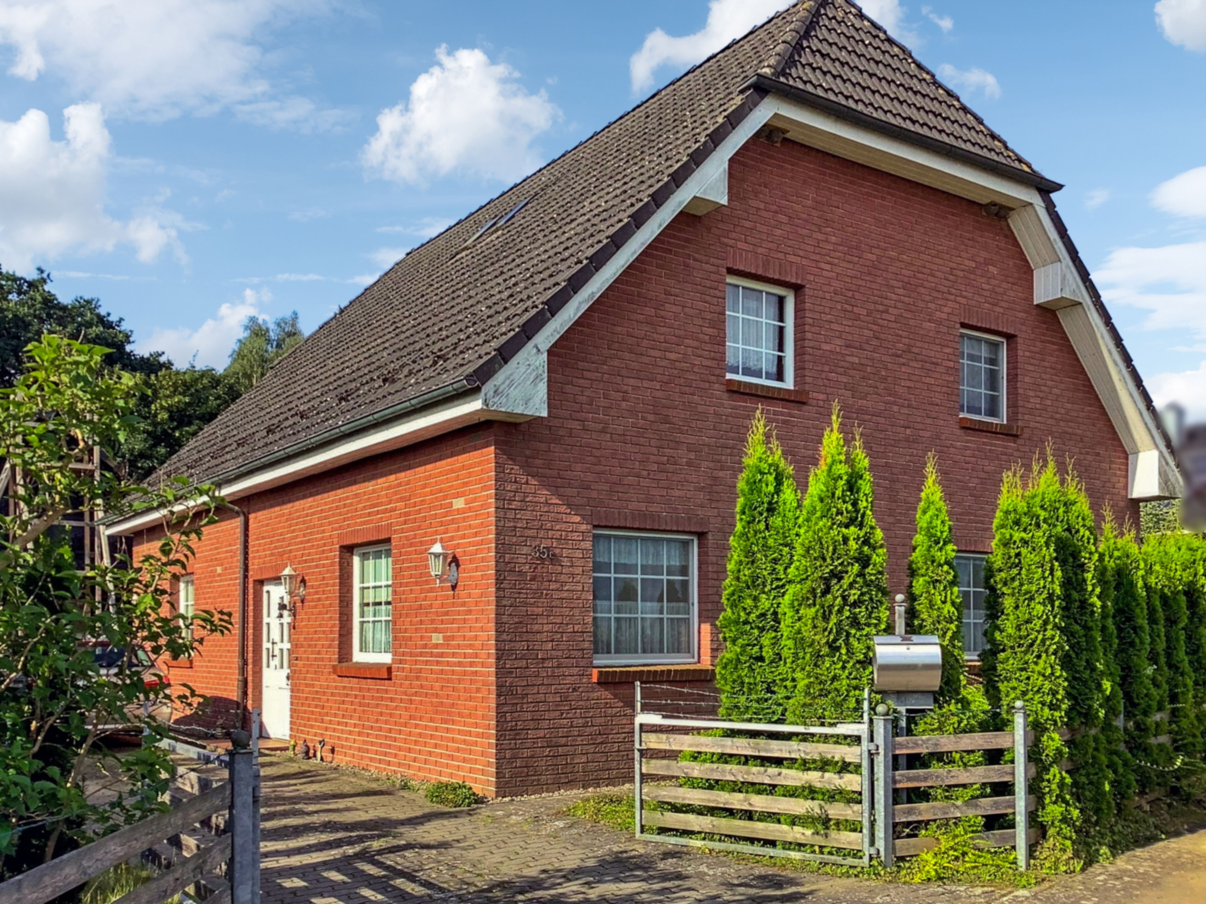 Einfamilienhaus zum Kauf 349.000 € 5 Zimmer 177 m²<br/>Wohnfläche 2.143 m²<br/>Grundstück Breesen Laage 18299