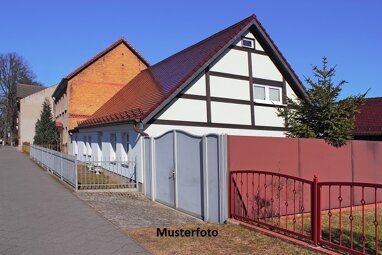 Doppelhaushälfte zum Kauf Zwangsversteigerung 27.000 € 9 Zimmer 260 m² 210 m² Grundstück Bad Wildungen Bad Wildungen 34537