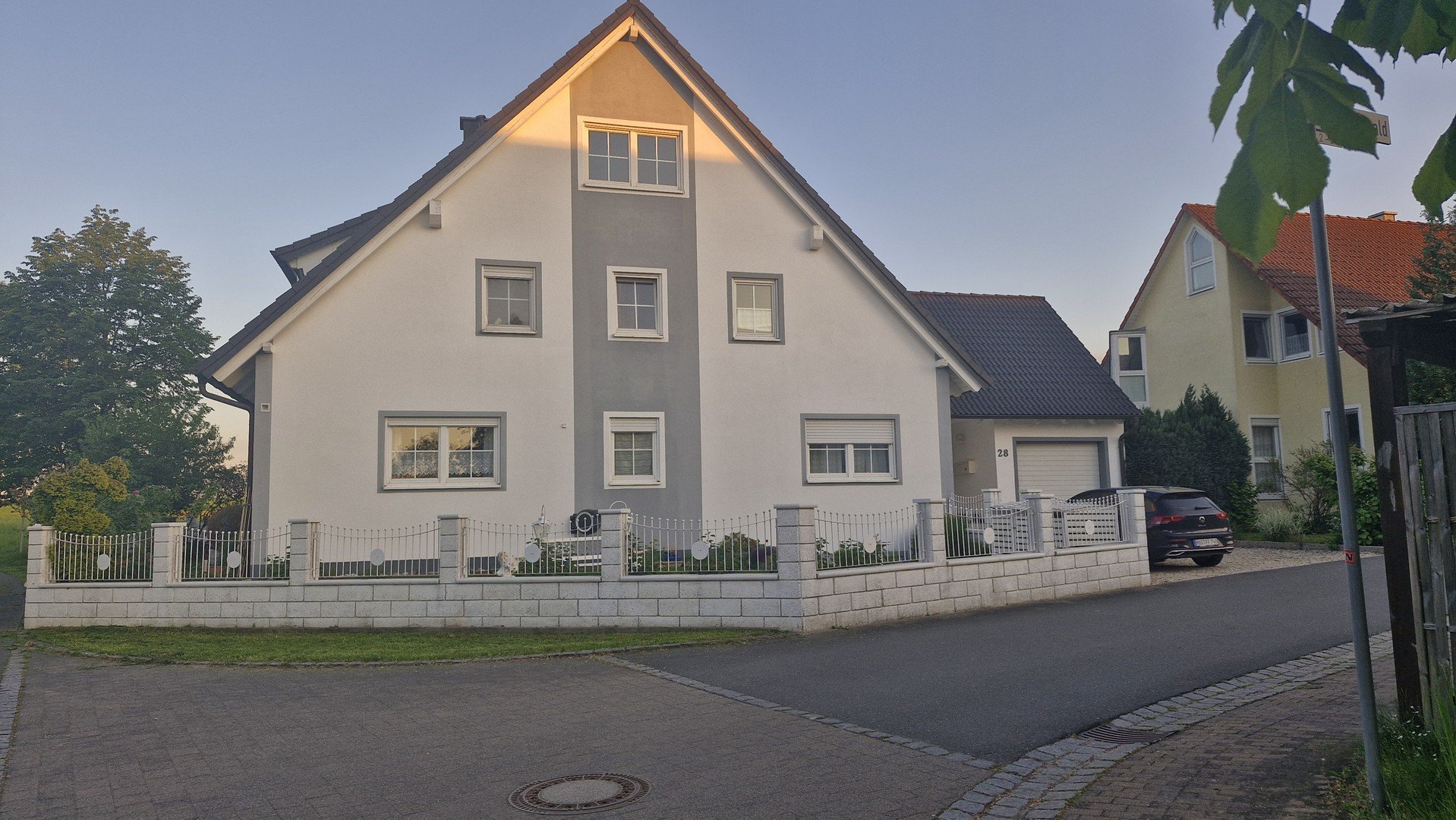 Mehrfamilienhaus zum Kauf Provisionsfrei 890.000 € 9 Zimmer 324 m²<br/>Wohnfläche 672 m²<br/>Grundstück Neuhaus Adelsdorf 91325
