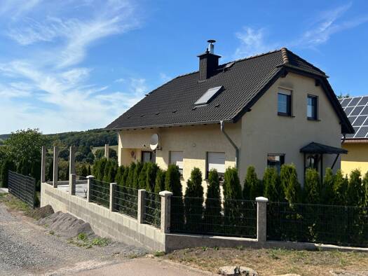 Einfamilienhaus zum Kauf 249.000 € 4 Zimmer 112 m² 556 m² Grundstück Wallhäuser Weg 18 Großleinungen Sangerhausen 06526