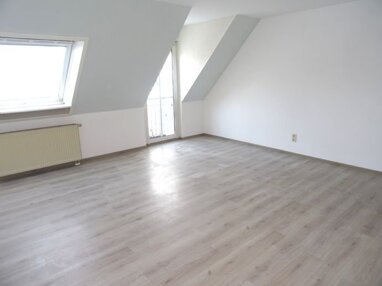 Wohnung zur Miete 600 € 4 Zimmer 100 m² 2. Geschoss frei ab sofort Leubnitz Werdau 08412
