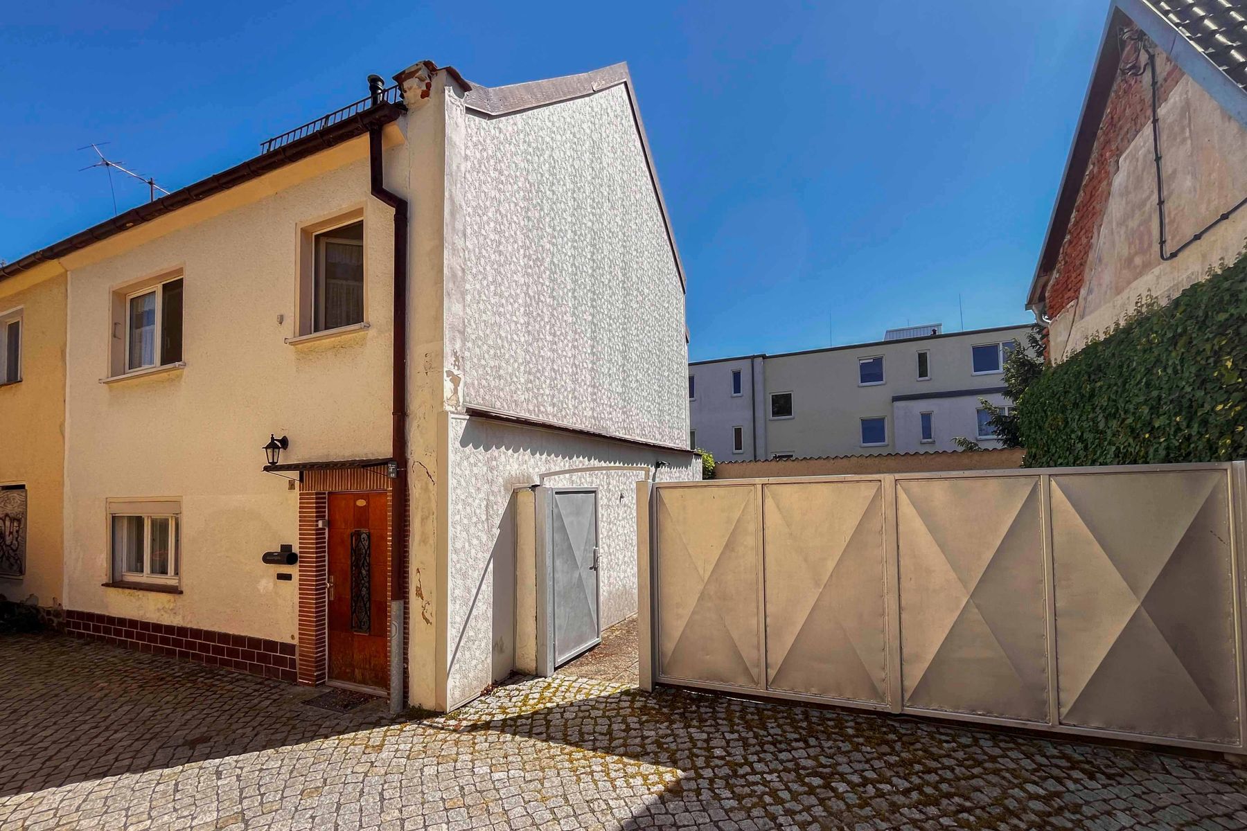 Reihenendhaus zum Kauf 109.000 € 3 Zimmer 70 m²<br/>Wohnfläche 252 m²<br/>Grundstück Zwenkau Zwenkau 04442