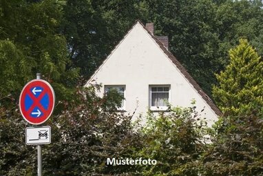 Einfamilienhaus zum Kauf Zwangsversteigerung 120.000 € 13 Zimmer 395 m² 2.003 m² Grundstück Schiersteiner Flur - Süd Wiesbaden 65201