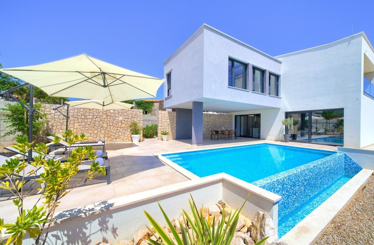 Villa zum Kauf 1.090.000 € 4 Zimmer 200 m²<br/>Wohnfläche 600 m²<br/>Grundstück Krk 51500