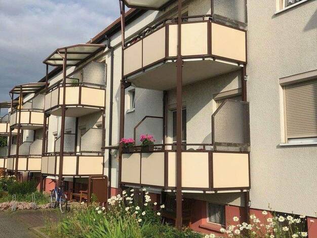 Wohnung zur Miete 650 € 4 Zimmer 94 m² 3. Geschoss frei ab 01.02.2026 Bahraer Straße 14 Althirschstein Hirschstein 01594