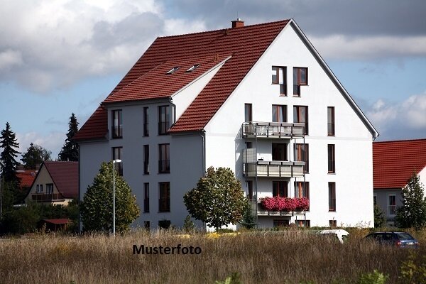 Mehrfamilienhaus zum Kauf Zwangsversteigerung 151.000 € 6 Zimmer 193 m²<br/>Wohnfläche 3.159 m²<br/>Grundstück Neu Jabel Vielank 19303