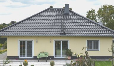 Bungalow zum Kauf provisionsfrei 4 Zimmer 106 m² 1.240 m² Grundstück Lauchhammer - Ost Lauchhammer 01979