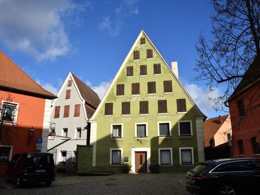 Mehrfamilienhaus zum Kauf provisionsfrei als Kapitalanlage geeignet 12 Zimmer 262 m² 248,8 m² Grundstück Josefsplatz 3 Spalt 91174