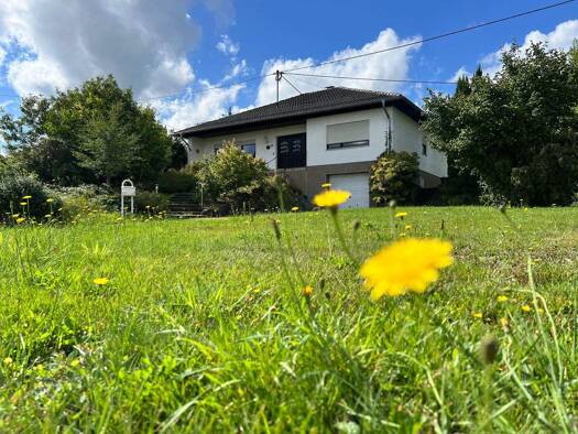 Bungalow zum Kauf 395.000 € 7 Zimmer 175 m² 2.263 m² Grundstück frei ab sofort Mitlosheim Losheim am See 66679