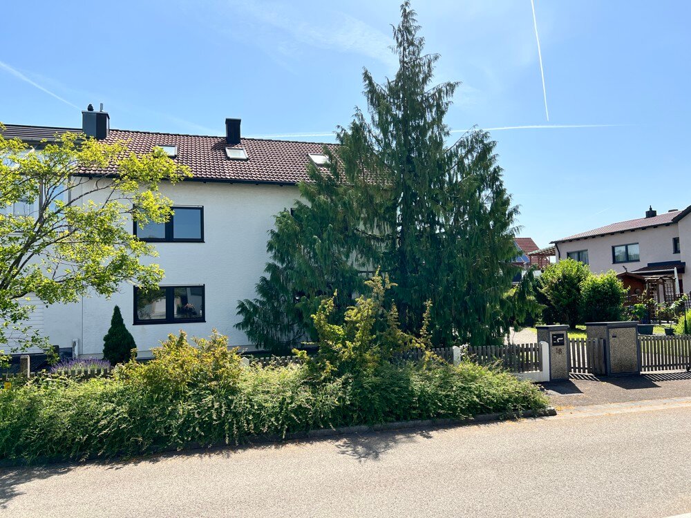 Mehrfamilienhaus zur Miete 2.000 € 7 Zimmer 220 m²<br/>Wohnfläche 840 m²<br/>Grundstück Isarstraße - Lechstraße Regensburg 93057