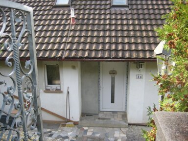 Haus zum Kauf 360.000 € 8 Zimmer 198 m² 846 m² Grundstück Heuchelhof Würzburg 97084