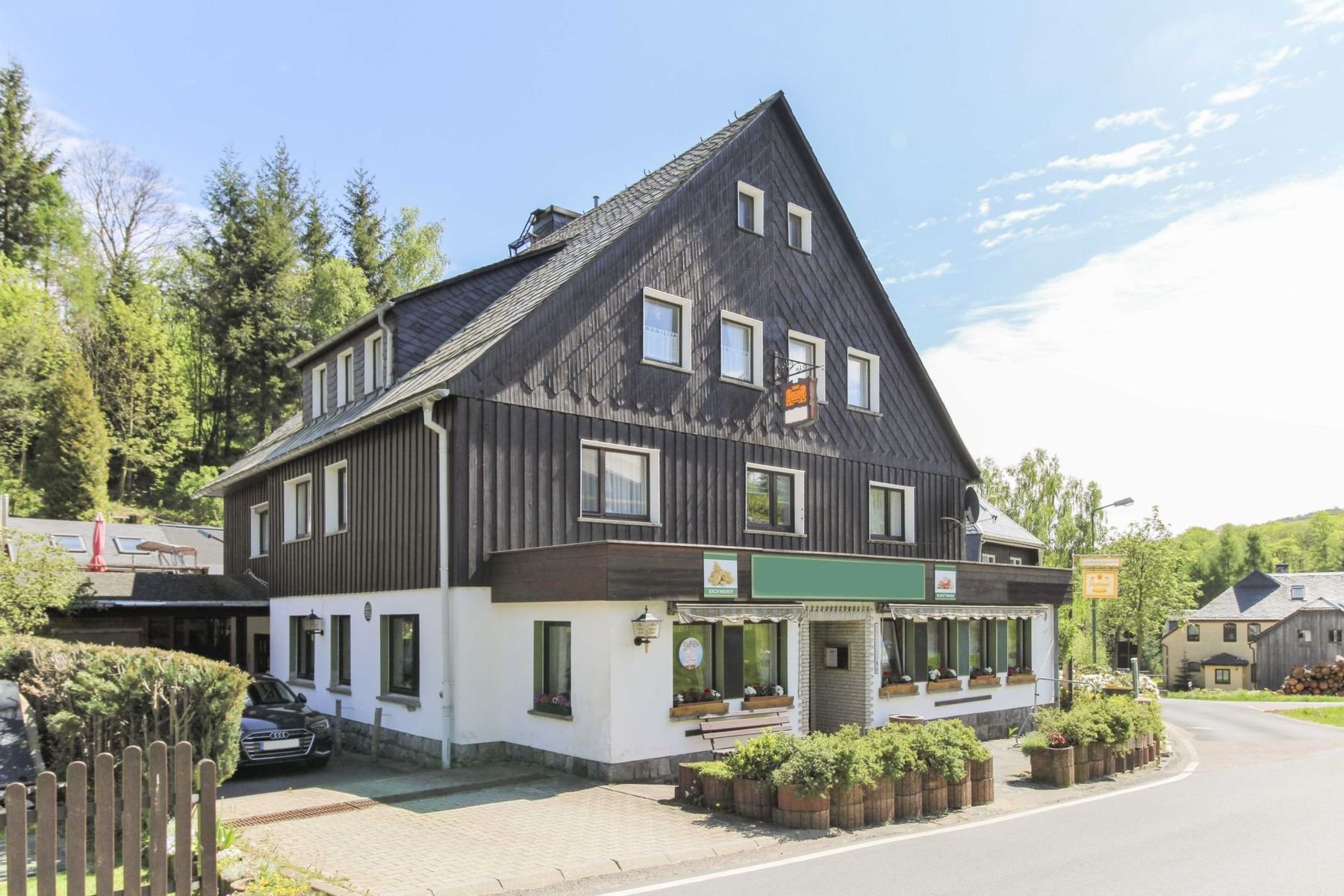 Mehrfamilienhaus zum Kauf 399.000 € 10 Zimmer 1.240,1 m²<br/>Grundstück Hermsdorf Hermsdorf/Erzgebirge 01776
