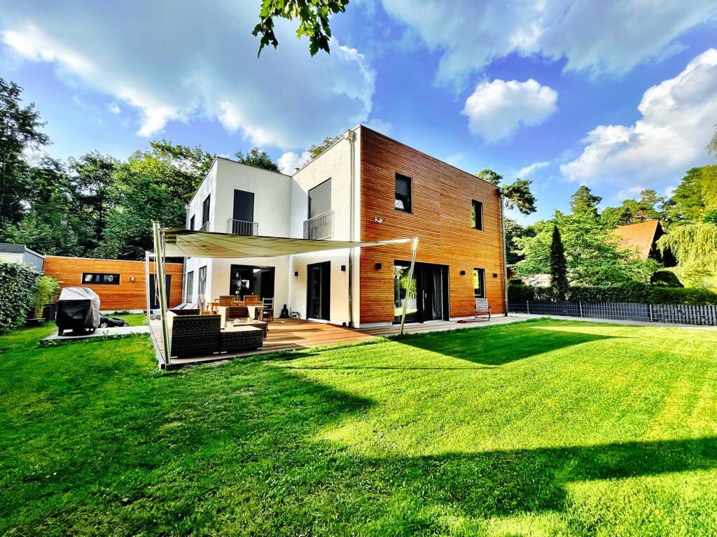Einfamilienhaus zum Kauf 1.950.000 € 6,5 Zimmer 275 m²<br/>Wohnfläche 955 m²<br/>Grundstück Kleinmachnow 14532