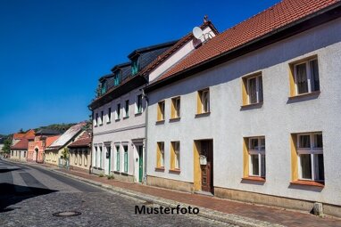 Einfamilienhaus zum Kauf Zwangsversteigerung 76.600 € 9 Zimmer 252 m² 210 m² Grundstück Mühlberg Mühlberg 04931