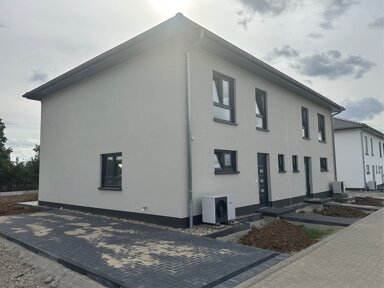 Doppelhaushälfte zum Kauf provisionsfrei 340.000 € 4 Zimmer 116 m² 428 m² Grundstück Dorfstraße Gersdorf Niedere Börde 39326