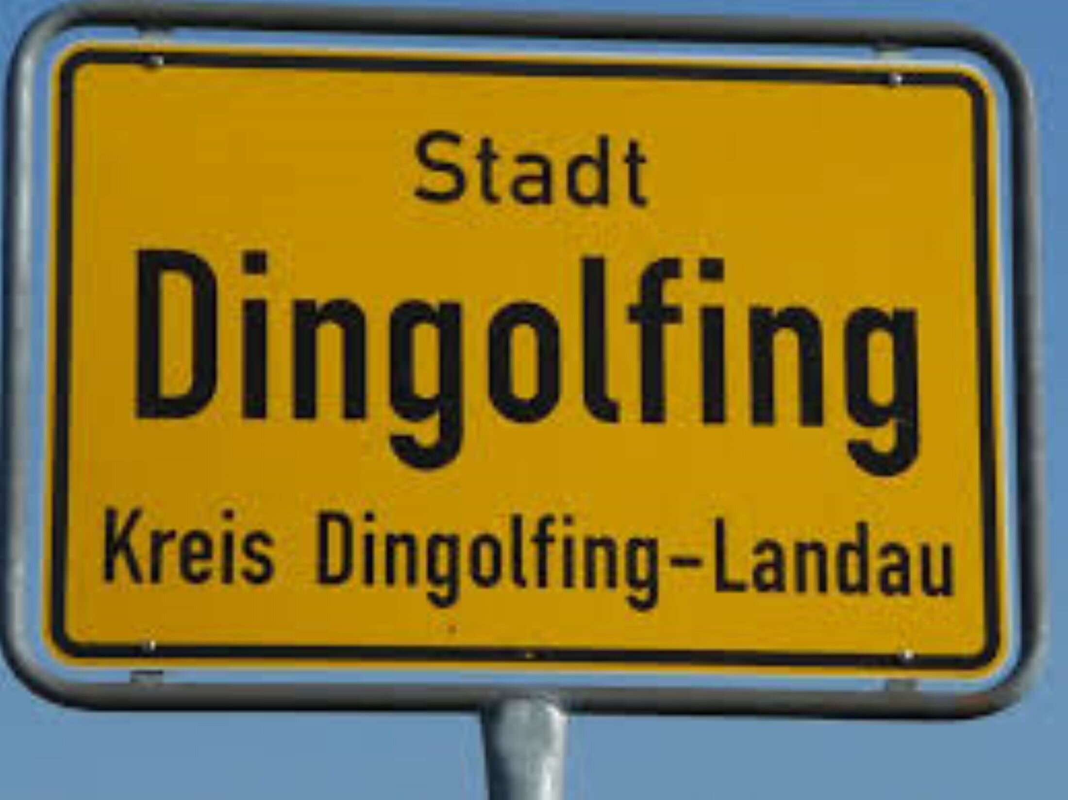 Reihenmittelhaus zum Kauf 369.500 € 5 Zimmer 135 m²<br/>Wohnfläche 200 m²<br/>Grundstück Dingolfing Dingolfing 84130