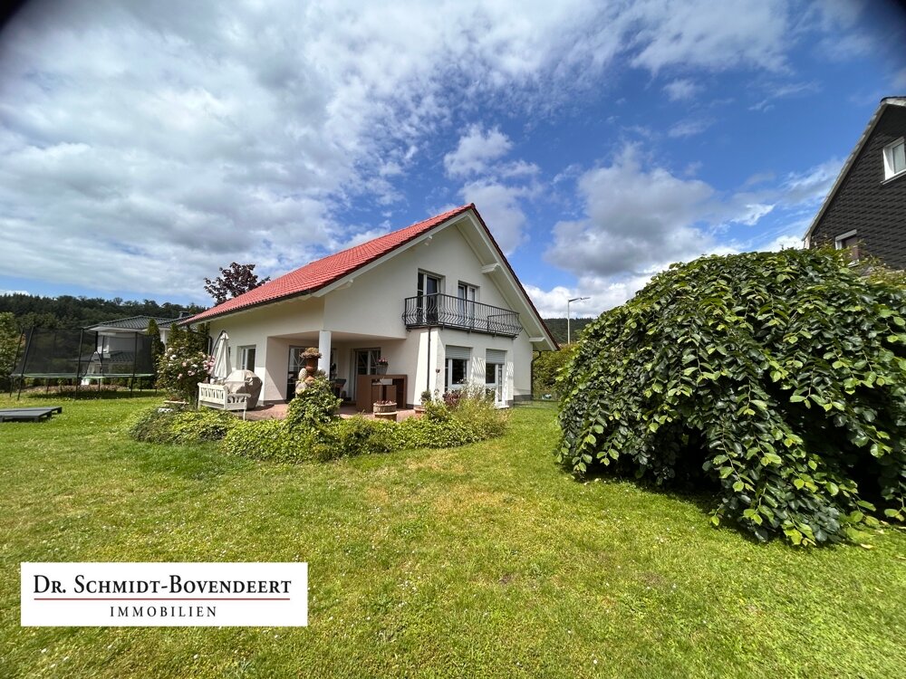Einfamilienhaus zum Kauf 498.000 € 7 Zimmer 196,6 m²<br/>Wohnfläche 692 m²<br/>Grundstück Betzdorf Betzdorf / Bruche 57518