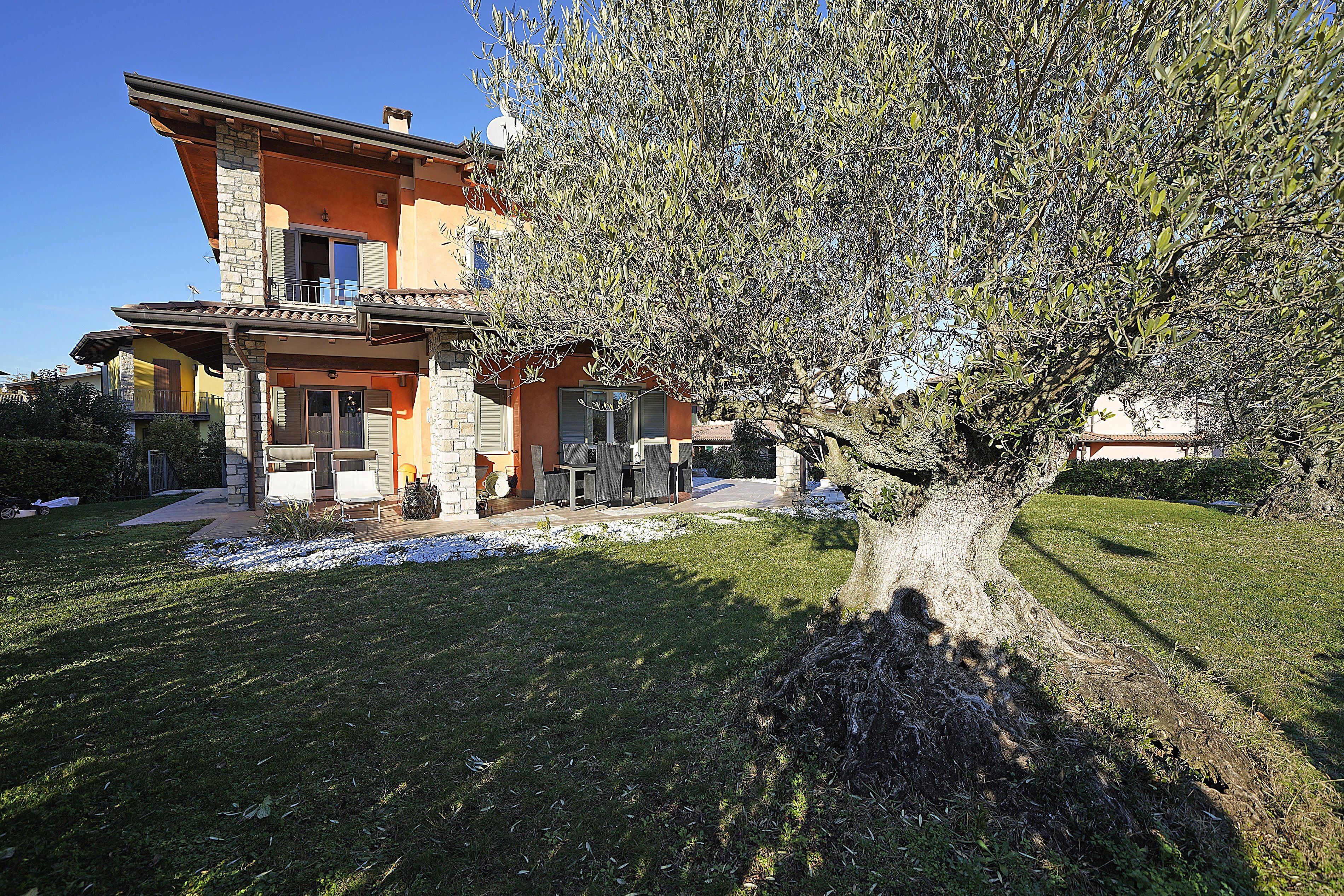 Villa zum Kauf 720.000 € 5 Zimmer 114 m²<br/>Wohnfläche 65 m²<br/>Grundstück ab sofort<br/>Verfügbarkeit Via Sandro Pertini Moniga del Garda