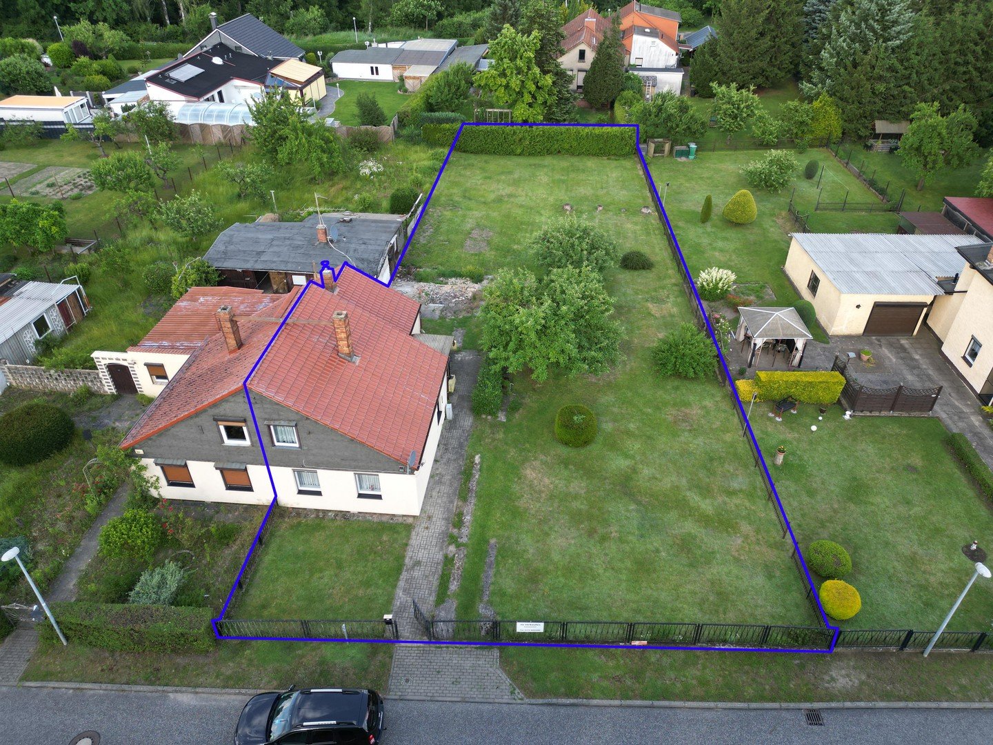 Doppelhaushälfte zum Kauf Provisionsfrei 220.000 € 4 Zimmer 60 m²<br/>Wohnfläche 996 m²<br/>Grundstück Westrandsiedlung 22 Velten 16727