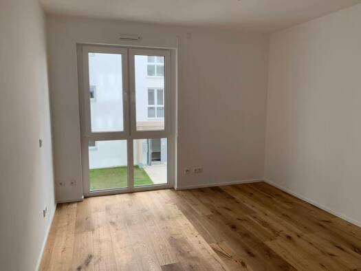 Terrassenwohnung zur Miete 1.335 € 3 Zimmer 89 m² frei ab sofort Kasernenviertel Regensburg 93053