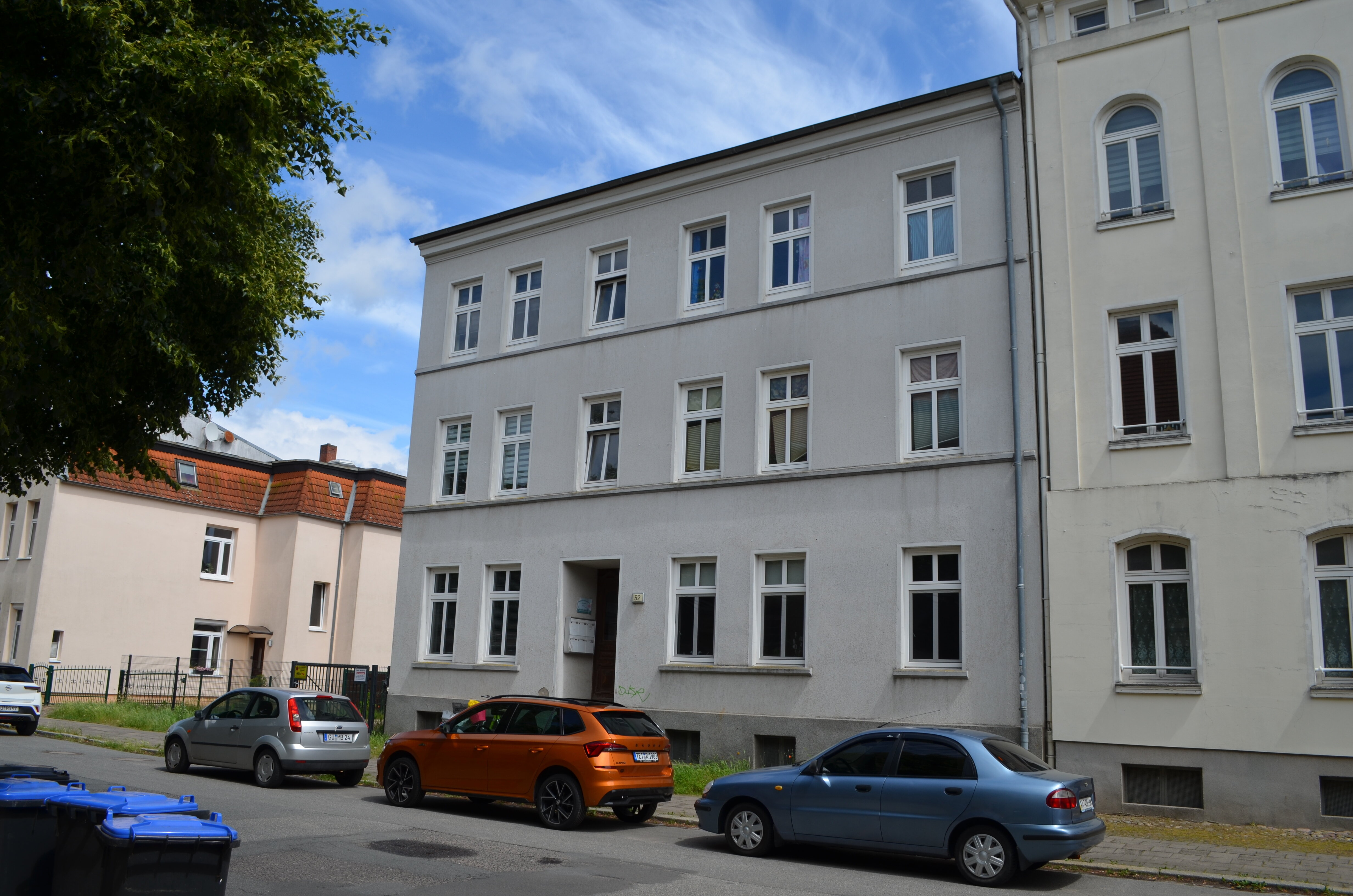 Mehrfamilienhaus zum Kauf 479.000 € 15 Zimmer 450 m²<br/>Wohnfläche 872 m²<br/>Grundstück Rostocker Straße 52 Gutow Güstrow 18273