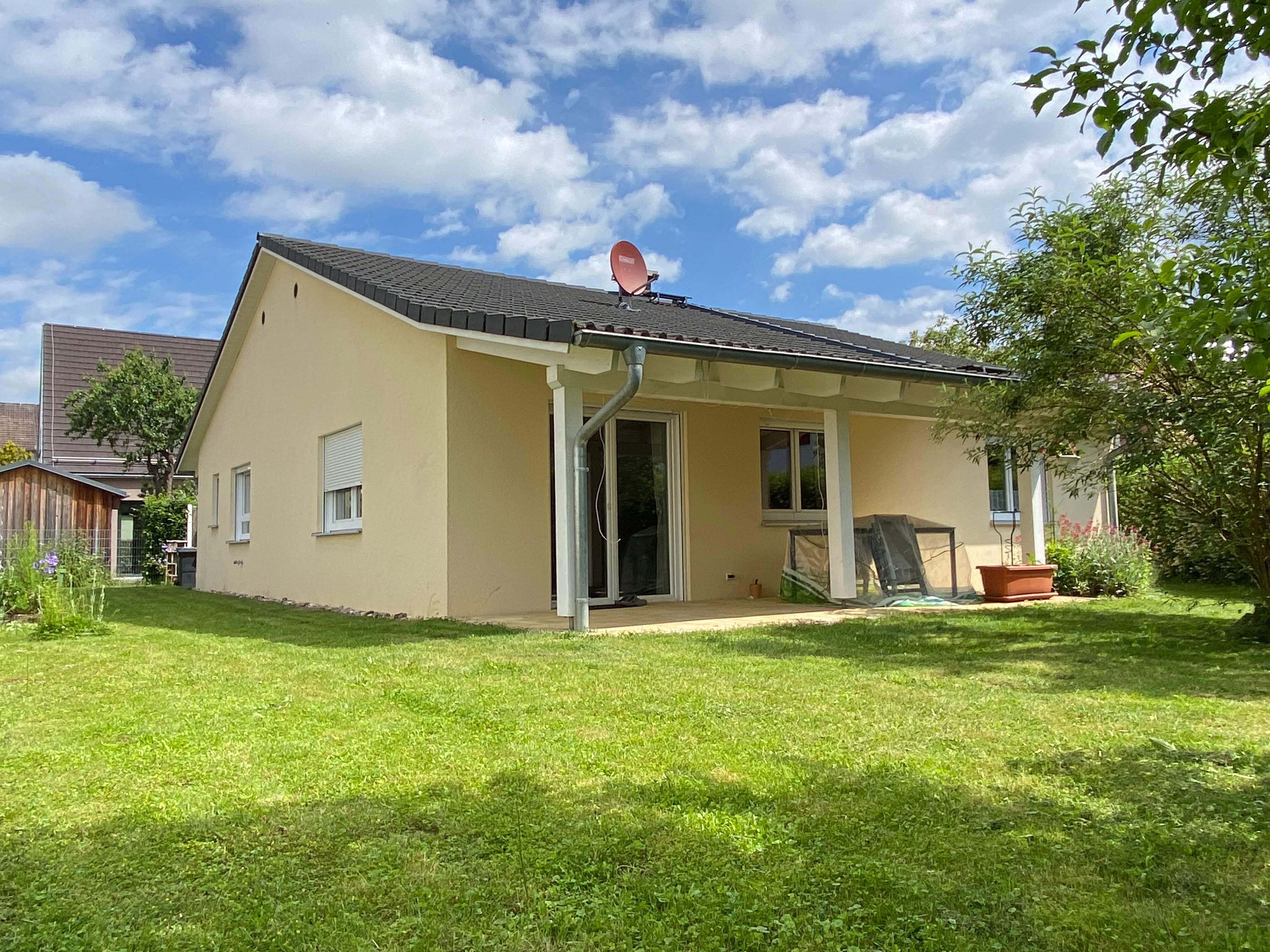 Einfamilienhaus zum Kauf 650.000 € 3 Zimmer 115 m²<br/>Wohnfläche 525 m²<br/>Grundstück Weiher Uttenreuth 91080