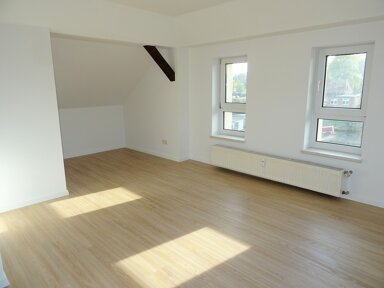 Wohnung zur Miete 257 € 2 Zimmer 51 m² 3. Geschoss frei ab sofort Werdau Werdau 08412