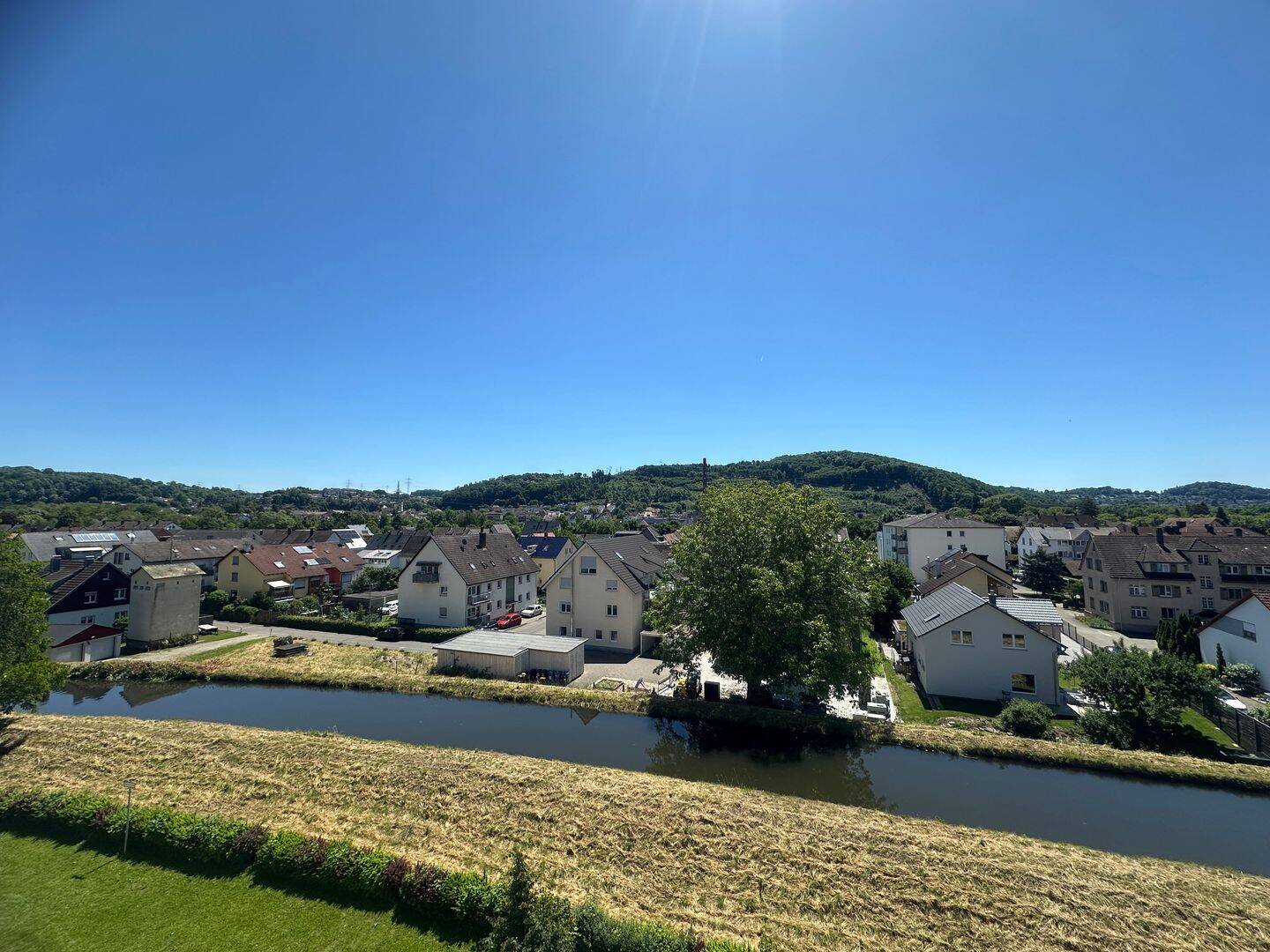 Lichtdurchfluteter 94 qm Wohntraum mit Weitblick, Lift, u. TG an ruhiger Lage in Haagen
