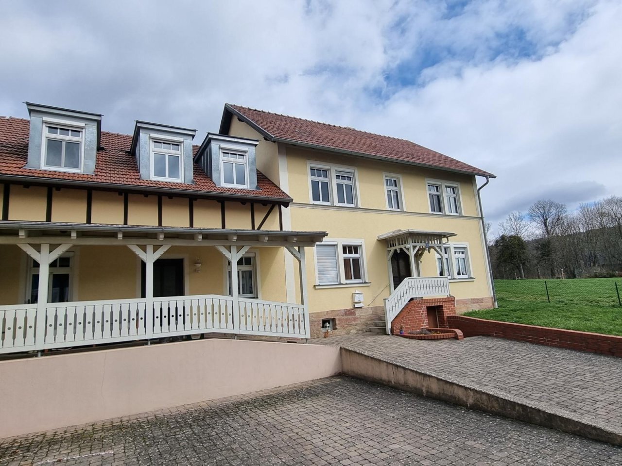 Haus zum Kauf 449.000 € 9 Zimmer 320 m²<br/>Wohnfläche 1.200 m²<br/>Grundstück Oberwohlsbach Rödental 96472