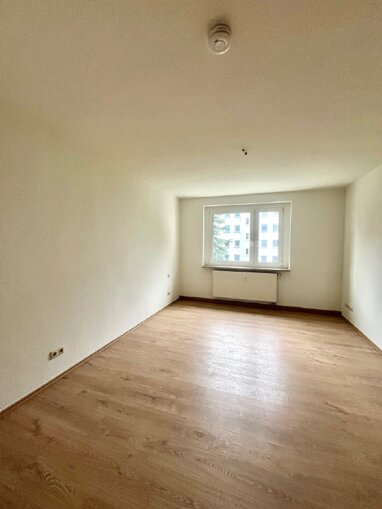 Wohnung zur Miete 330 € 3 Zimmer 61 m² Straße der frohen Zukunft 29a Weida Weida 07570