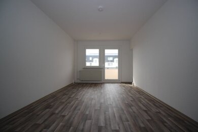 Wohnung zur Miete 309 € 3 Zimmer 57,2 m² 2. Geschoss frei ab sofort Heinestraße 3 Syrau Rosenbach/Vogtland 08548