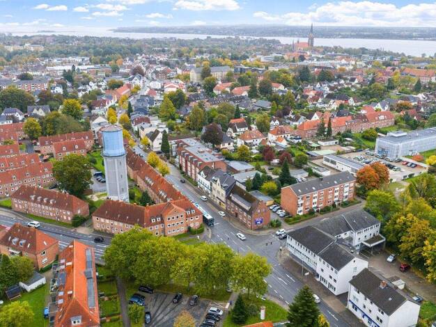 Mehrfamilienhaus zum Kauf als Kapitalanlage geeignet 595.000 € 11 Zimmer 260 m² 206 m² Grundstück Schubystraße 91 Schleswig 24837