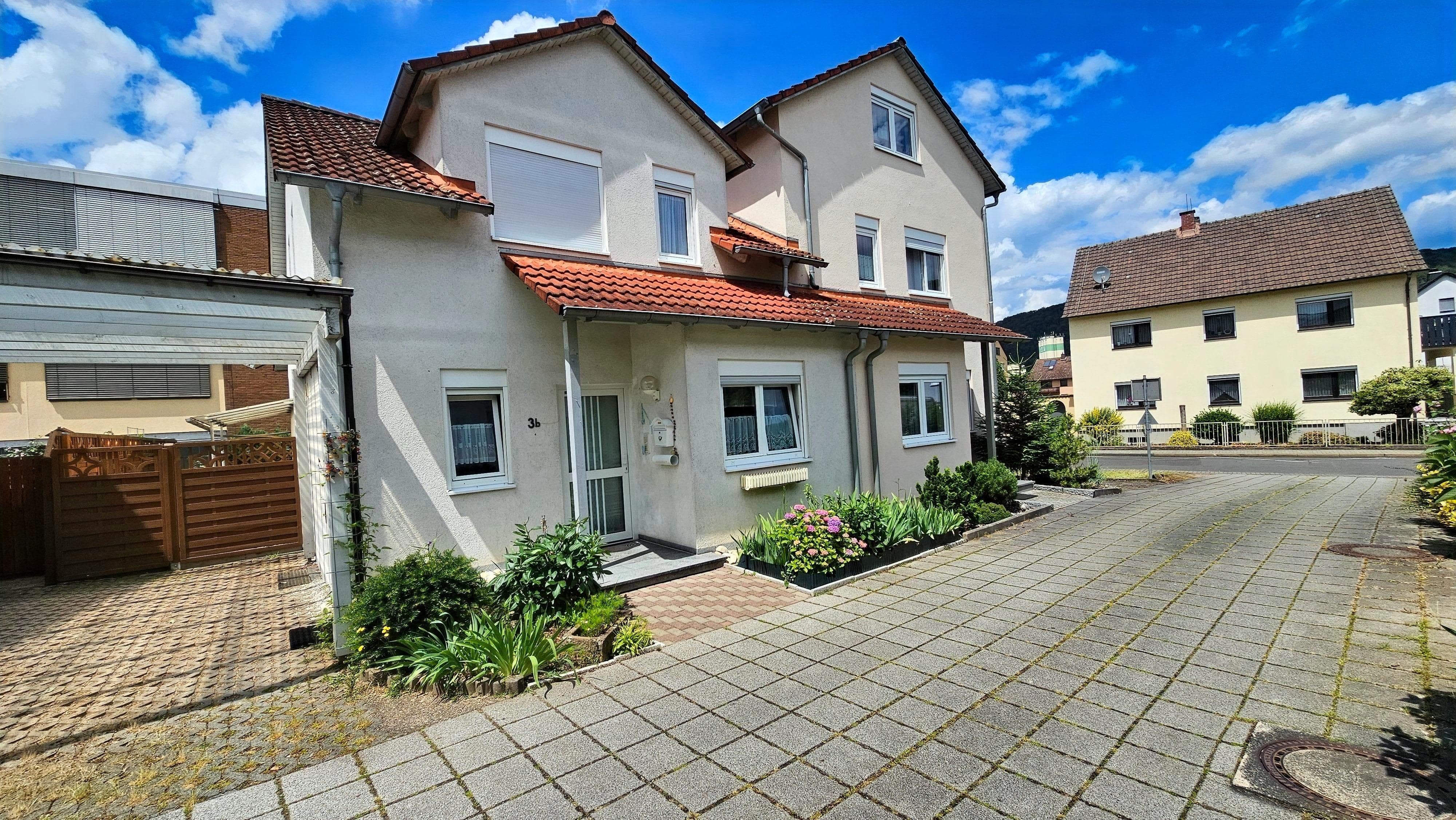 Doppelhaushälfte zum Kauf 375.000 € 5 Zimmer 111 m²<br/>Wohnfläche 400 m²<br/>Grundstück Bestenheid Wertheim 97877