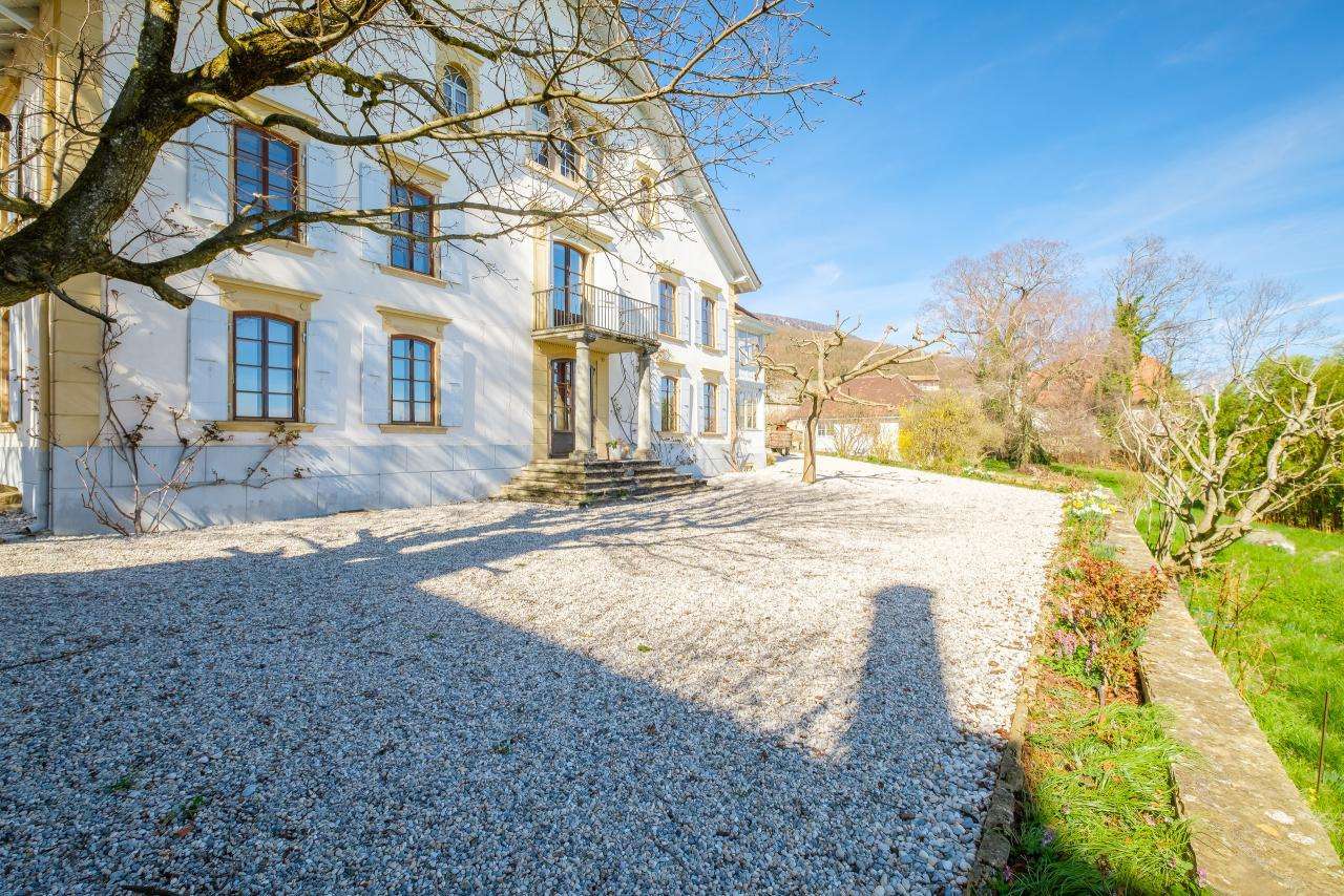 Villa zum Kauf 5.162.718 € 7 Zimmer 600 m²<br/>Wohnfläche 8.000 m²<br/>Grundstück Bonvillars 1427 VD